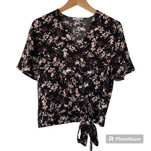 DEX BLACK/PURPLE/PINK FLORAL WRAP TOP/BLOUSE W/ WAIST TIE & FLUTTER SLEEVES, XS